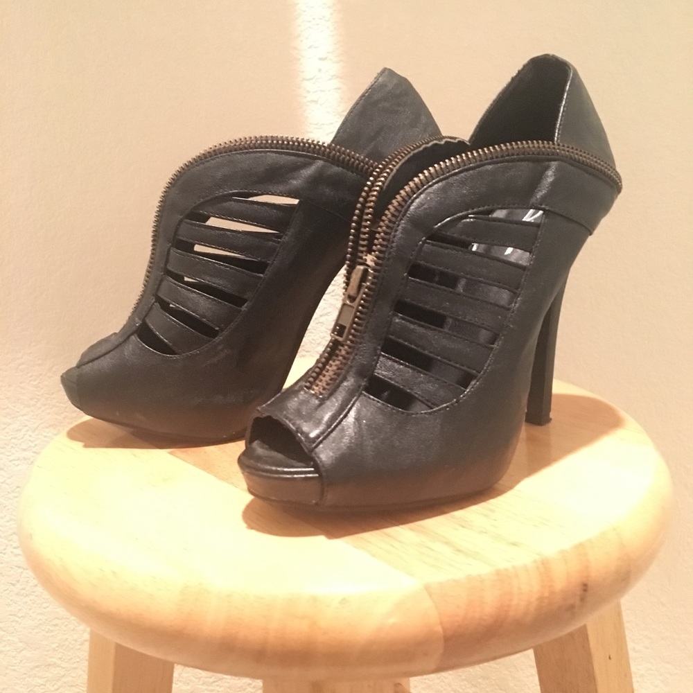 Black Pumps!